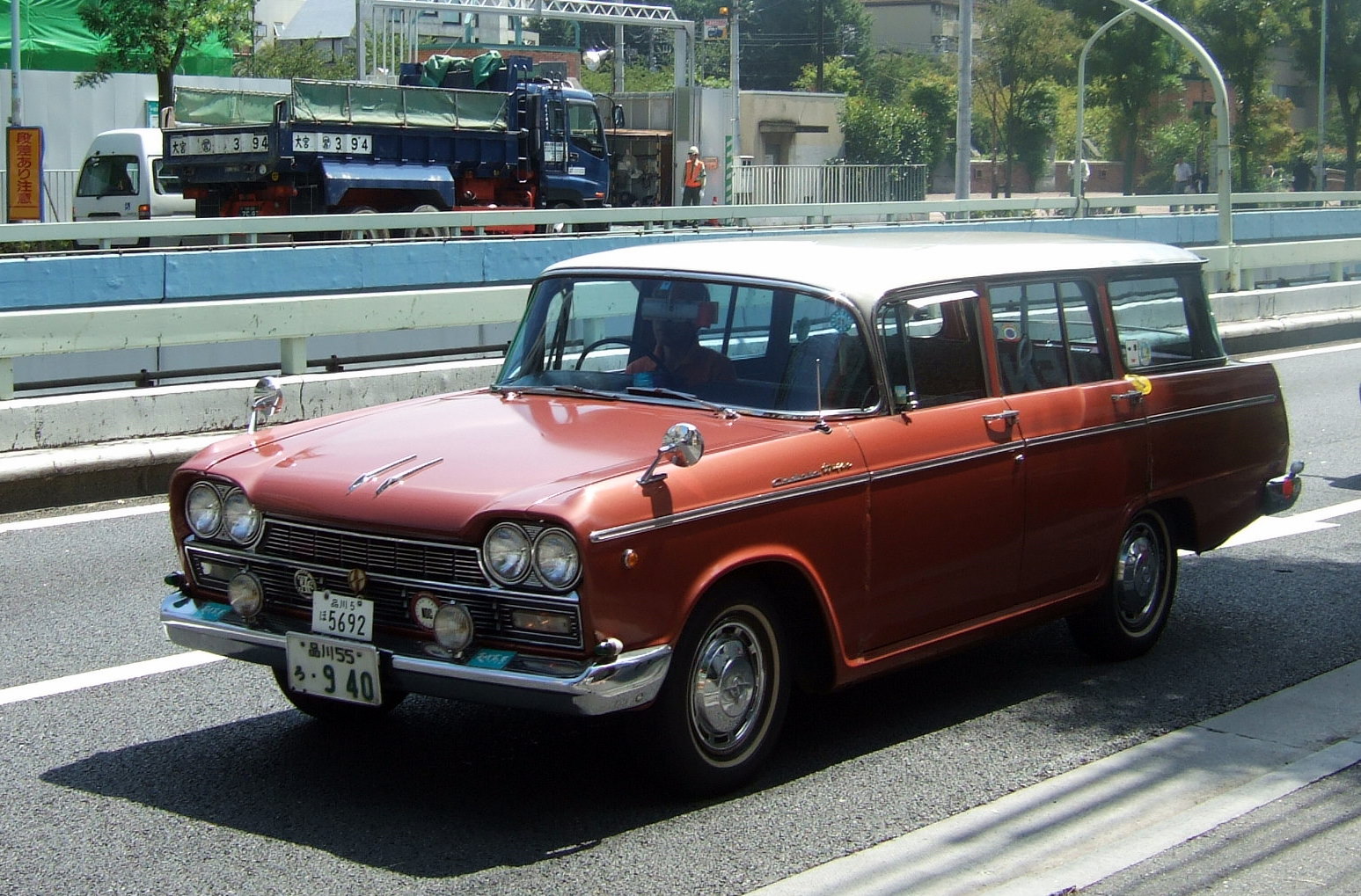 NISSAN CEDRIC 1900 ESTATE WAGON: フィアット500大作戦！